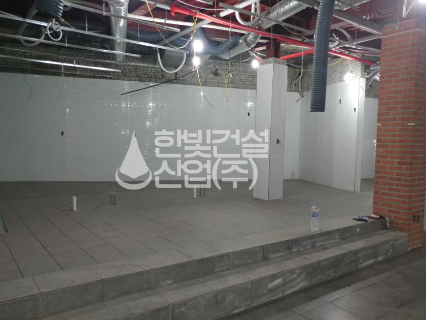 2000769928_CGLlKNmX_7bf3ebd7afd50f81abd3c7030b47008c242d0359.jpg 이미지크게보기